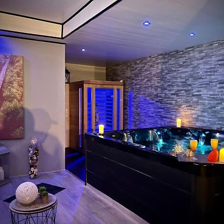 Logement Privatif Avec Jacuzzi Apartment Bergues Exterior foto