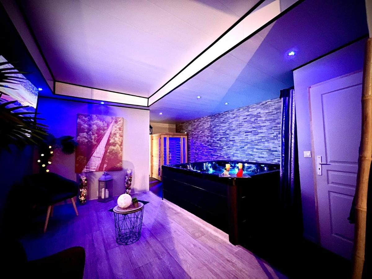Logement Privatif Avec Jacuzzi Apartment Bergues Exterior foto
