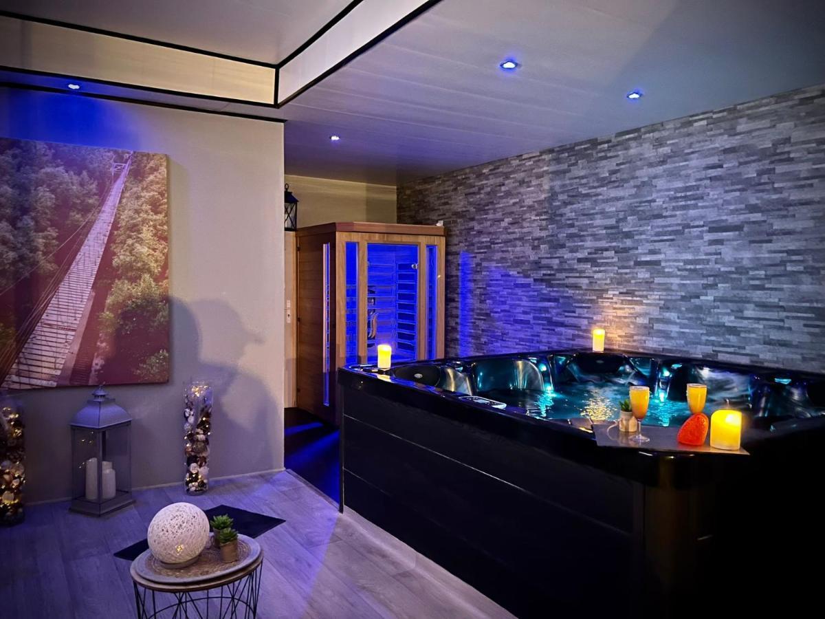 Logement Privatif Avec Jacuzzi Apartment Bergues Exterior foto