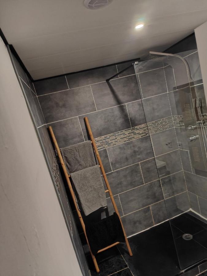 Logement Privatif Avec Jacuzzi Apartment Bergues Exterior foto